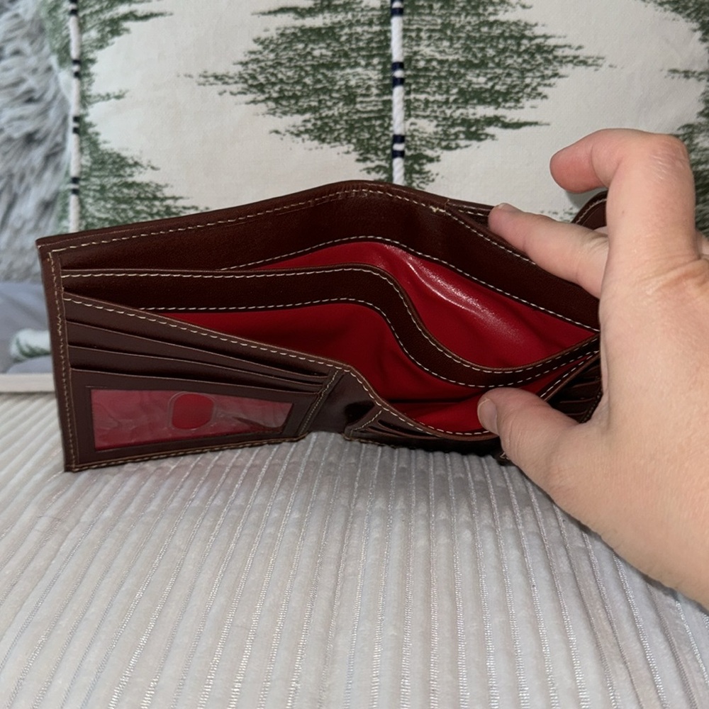 CLASSIC DOONEY & BOURKE Monogram Wallet ✨Excellent Like New Condition✨ - Picture 4 of 7